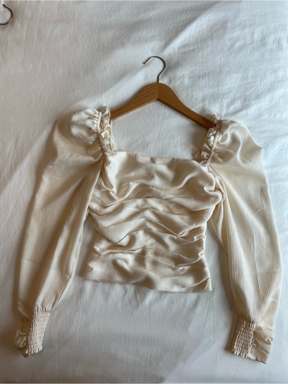 ASTR the Label Puff Sleeve Square Neck
Top in Cream